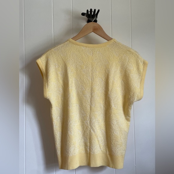 Vintage Medium pale yellow floral short sleeve light sweater. - Picture 3 of 4